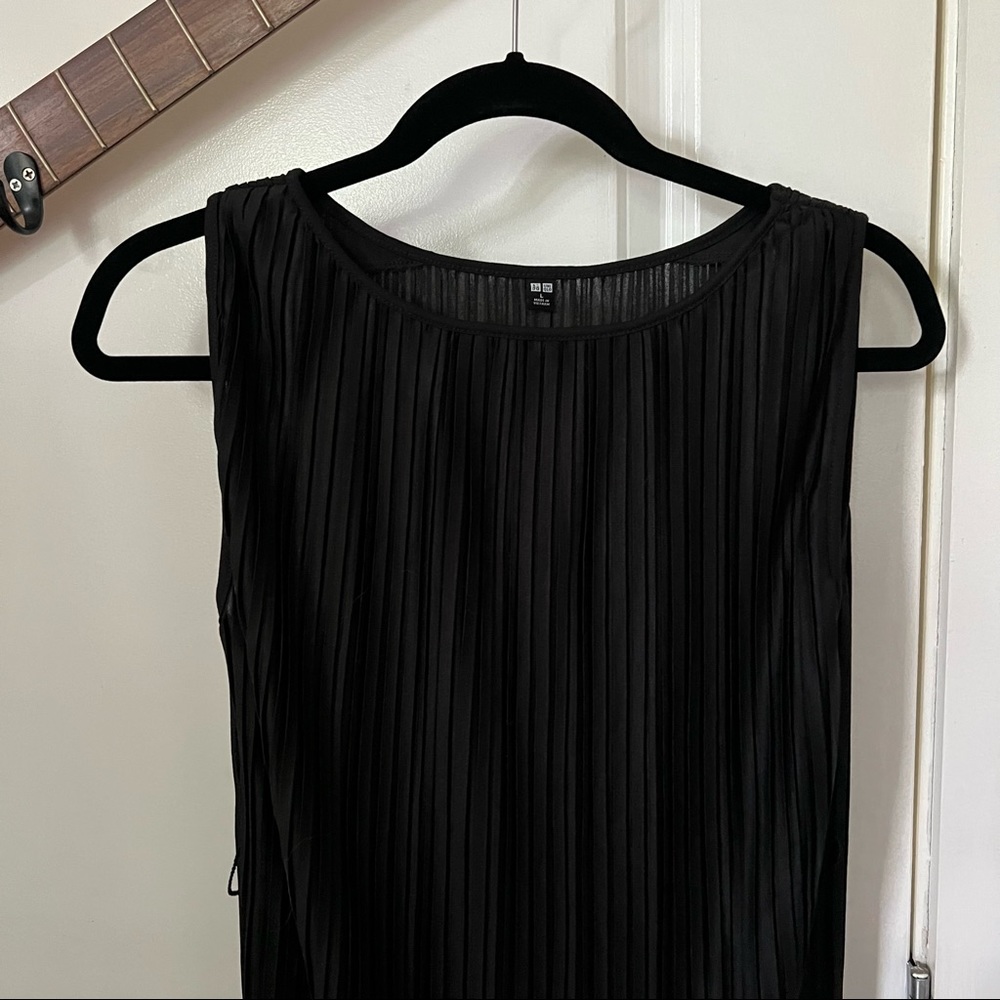Uniqlo pleated black sleeveless dress womens size L
